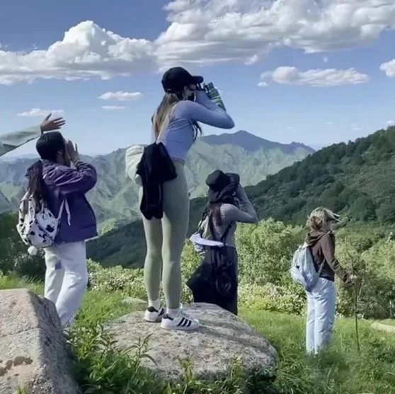 北京全女團爬山遇險那天，這50多個姑娘身上到底發生了什麼？