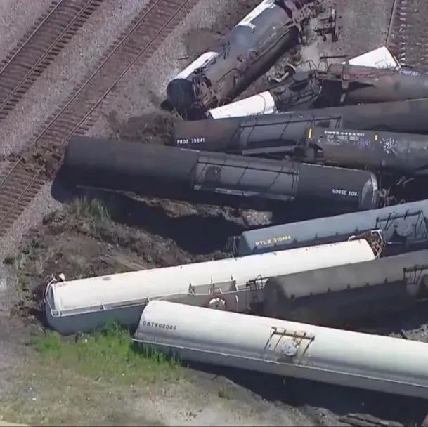 美芝加哥發生火車脫軌 洩漏化學液體