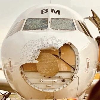 驚魂！機頭被砸掉，載上百人航班遭遇空中冰雹