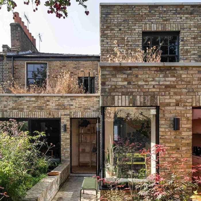 倫敦磚房翻新記：與自然共舞，打造現代極簡花園之家